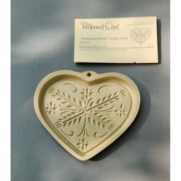 Pampered Chef 2000 Anniversary Heart Cookie Mold - Picture 3 of 10